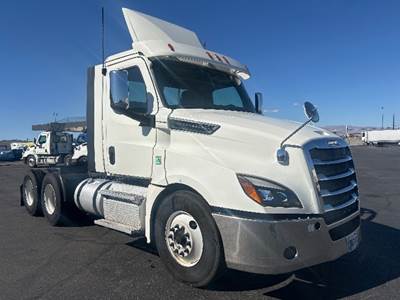 Freightliner Cascadia 126 Day Cab Truck - 435HP, 12 Speed Automatic
