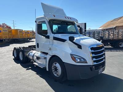 Freightliner Cascadia 126 Day Cab Truck - 435HP, 12 Speed Automatic