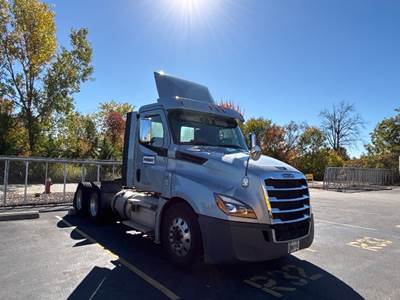 Freightliner Cascadia 126 Day Cab Truck - 455HP, 10 Speed Manual