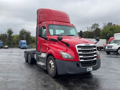 Freightliner Cascadia 126 Day Cab Truck - 400HP, 12 Speed Automatic