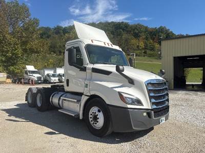 Freightliner Cascadia 126 Day Cab Truck - 435HP, 12 Speed Automatic