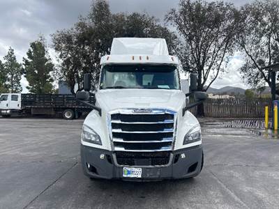 Freightliner Cascadia 126 Day Cab Truck - 435HP, 12 Speed Automatic