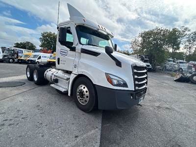 Freightliner T12664ST Day Cab Truck - 450HP, 12 Speed Automatic