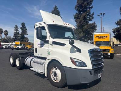 Freightliner Cascadia 126 Day Cab Truck - 455HP, 10 Speed Manual