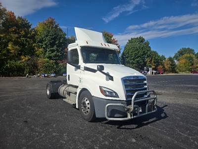 Freightliner Cascadia 126 Single Axle Day Cab Truck - 410HP, 12 Speed Automatic