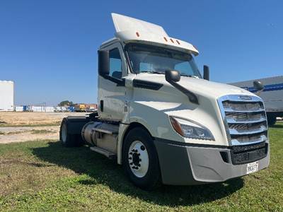 Freightliner Cascadia 126 Single Axle Day Cab Truck - 410HP, 12 Speed Automatic