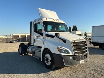 Freightliner Cascadia 126 Single Axle Day Cab Truck - 410HP, 12 Speed Automatic