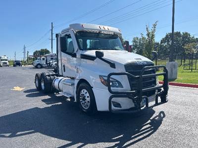 Freightliner Cascadia 126 Day Cab Truck - 505HP, 12 Speed Automatic