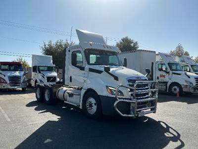 Freightliner Cascadia 126 Day Cab Truck - 435HP, 12 Speed Automatic