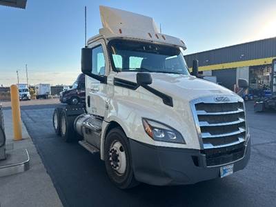 Freightliner Cascadia 126 Day Cab Truck - Cummins 400HP, 13 Speed Automatic
