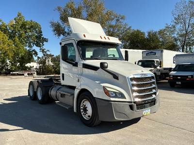 Freightliner Cascadia 126 Day Cab Truck - Cummins 400HP, 13 Speed Automatic