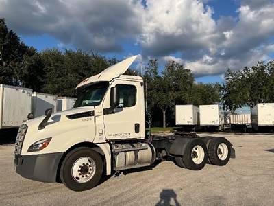 Freightliner Cascadia 126 Day Cab Truck - Cummins 400HP, 13 Speed Automatic