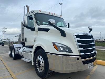 Freightliner Cascadia 126 Day Cab Truck - Cummins 450HP, 10 Speed Automatic