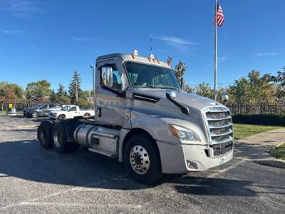 Freightliner Cascadia 126 Day Cab Truck - 475HP, 12 Speed Automatic