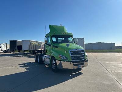 Freightliner Cascadia 126 Day Cab Truck - 450HP, 10 Speed Manual