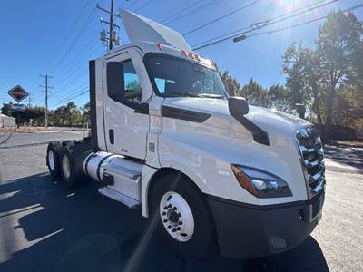 Freightliner Cascadia 126 Day Cab Truck - 435HP, 12 Speed Automatic