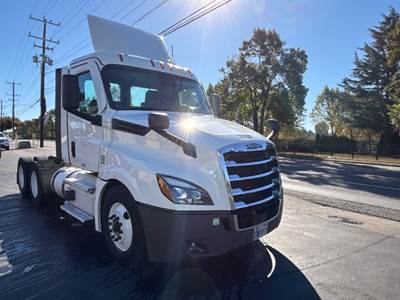 Freightliner Cascadia 126 Day Cab Truck - 435HP, 12 Speed Automatic