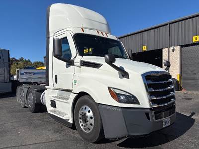 Freightliner Cascadia 126 Day Cab Truck - 435HP, 12 Speed Automatic