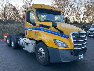 Freightliner Cascadia 126 Day Cab Truck - 435HP, 12 Speed Automatic