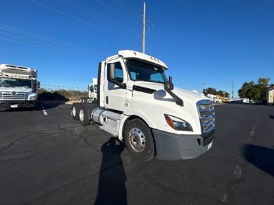 Freightliner Cascadia 126 Day Cab Truck - 435HP, 12 Speed Automatic