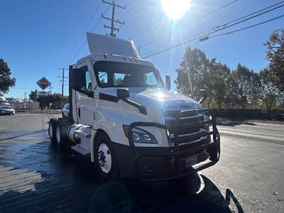 Freightliner Cascadia 126 Day Cab Truck - 435HP, 12 Speed Automatic