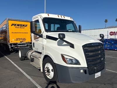 Freightliner Cascadia 126 Single Axle Day Cab Truck - 410HP, 12 Speed Automatic