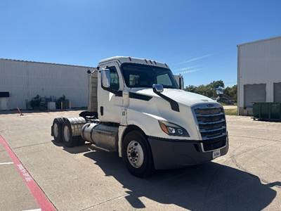 Freightliner Cascadia 126 Day Cab Truck - Cummins 450HP, 10 Speed Automatic