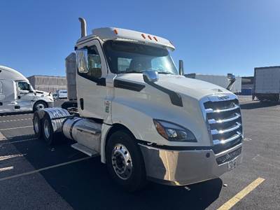 Freightliner Cascadia 126 Day Cab Truck - Cummins 500HP, 13 Speed Automatic