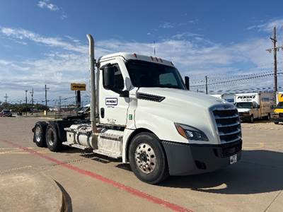 Freightliner Cascadia 126 Day Cab Truck - 475HP, 10 Speed Manual