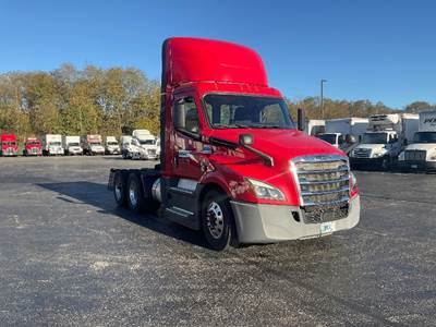 Freightliner Cascadia 126 Day Cab Truck - 400HP, 12 Speed Automatic
