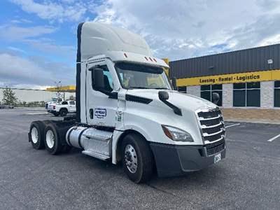 Freightliner Cascadia 126 Day Cab Truck - Cummins 450HP, 10 Speed Automatic