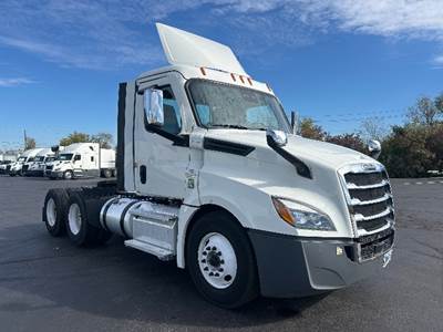 Freightliner Cascadia 126 Day Cab Truck - 455HP, 12 Speed Automatic