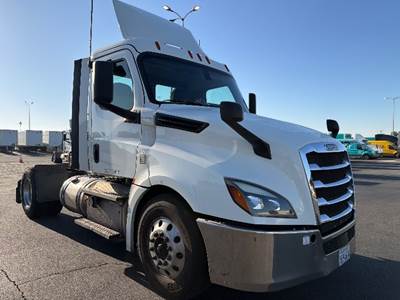 Freightliner Cascadia 126 Single Axle Day Cab Truck - 435HP, 12 Speed Automatic
