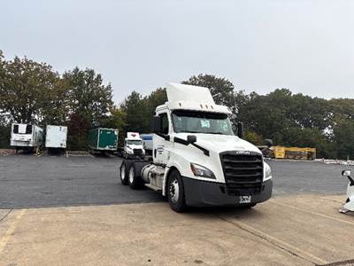 Freightliner Cascadia 126 Day Cab Truck - Cummins 400HP, 13 Speed Automatic