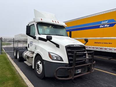 Freightliner Cascadia 126 Day Cab Truck - Cummins 400HP, 13 Speed Automatic