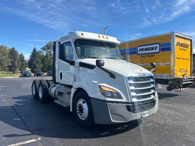 Freightliner Cascadia 126 Day Cab Truck - 435HP, 12 Speed Automatic