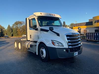 Freightliner Cascadia 126 Day Cab Truck - 435HP, 12 Speed Automatic