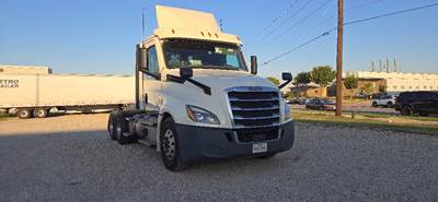 Freightliner Cascadia 126 Day Cab Truck - 455HP, 10 Speed Manual
