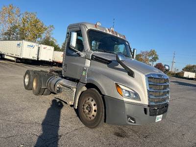 Freightliner Cascadia 126 Day Cab Truck - 475HP, 12 Speed Automatic