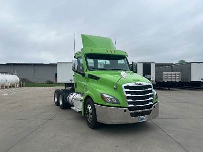 Freightliner Cascadia 126 Day Cab Truck - 450HP, 10 Speed Manual