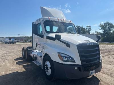 Freightliner Cascadia 126 Day Cab Truck - 435HP, 12 Speed Automatic
