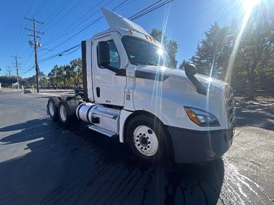 Freightliner Cascadia 126 Day Cab Truck - 435HP, 12 Speed Automatic