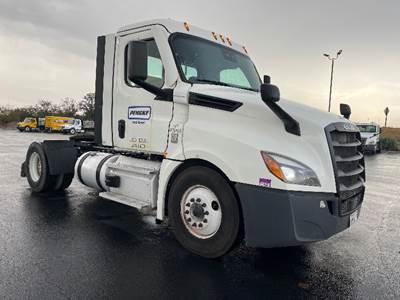 Freightliner Cascadia 126 Single Axle Day Cab Truck - 410HP, 12 Speed Automatic