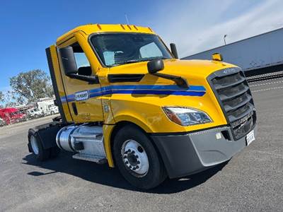 Freightliner Cascadia 126 Single Axle Day Cab Truck - 410HP, 12 Speed Automatic