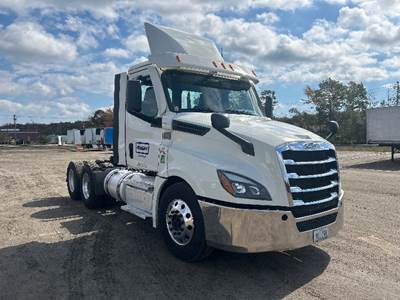 Freightliner Cascadia 126 Day Cab Truck - 455HP, 12 Speed Automatic