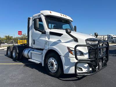 Freightliner Cascadia 126 Day Cab Truck - 505HP, 12 Speed Automatic