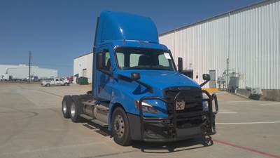 Freightliner Cascadia 126 Day Cab Truck - 450HP, 12 Speed Automatic