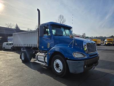 Freightliner Columbia 120 Day Cab Truck - 455HP