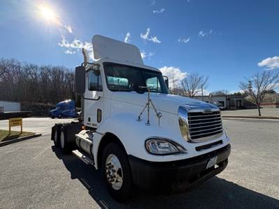 Freightliner Columbia 120 Day Cab Truck - 515HP, 10 Speed Manual