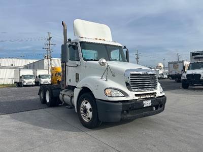 Freightliner Columbia 120 Day Cab Truck - 425HP, 10 Speed Automatic